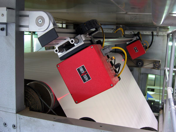 The FiberVision system determines the exact width of the paper web after every step of the decor printing process